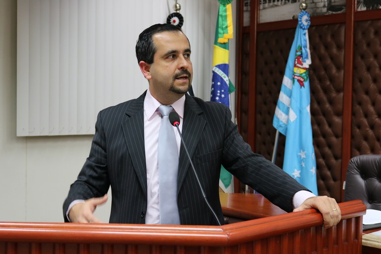 Vinícius Simili cobra informações sobre a implantação do Centro de Inovação Tecnológica em Assis Vinícius Simili cobra informações sobre a implantação do Centro de Inovação Tecnológica em Assis