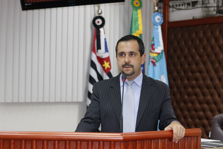 Vinícius Simili pede intervenções viárias na Av. Walter Antônio Fontana Vinícius Simili pede intervenções viárias na Av. Walter Antônio Fontana